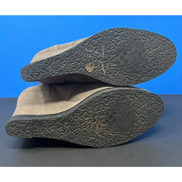 Vince Camuto Booties Women's US 7.5‎ Gray Kiotio Wedge Ankle Lace Up Suede Boots - Picture 6 of 12